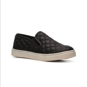 Steve Madden quilted slip on